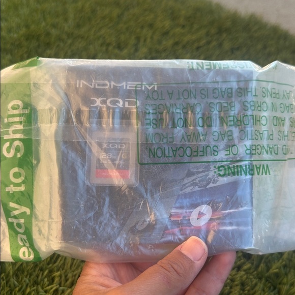 XQD Memory Card 128GB - Black and Red - Picture 6 of 7